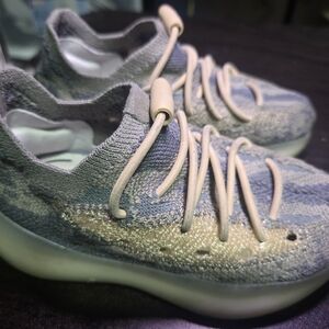 Stylish Knit Sneakers with Beige Laces